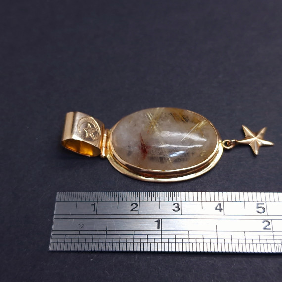 Gold pendant with colored stone