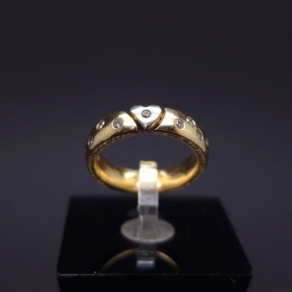 Gold ring with diamonds