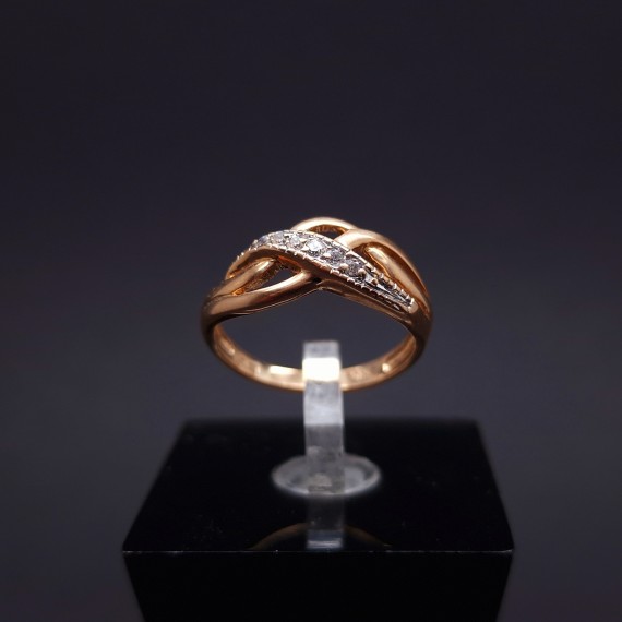 Gold ring with zircons