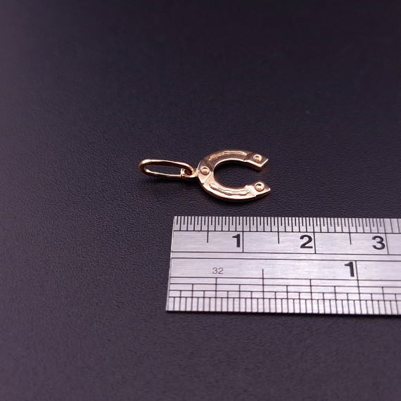 Gold pendant 