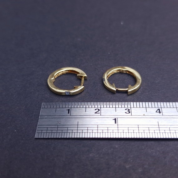 Gold earrings with diamonds 