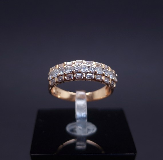 Gold ring with zircons