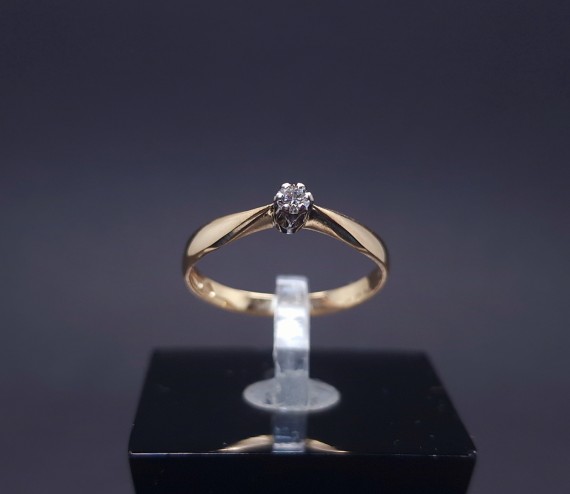 Gold ring with diamond