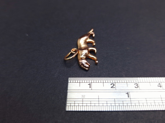 Gold pendant 