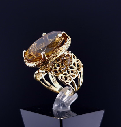 Gold ring with colored stones