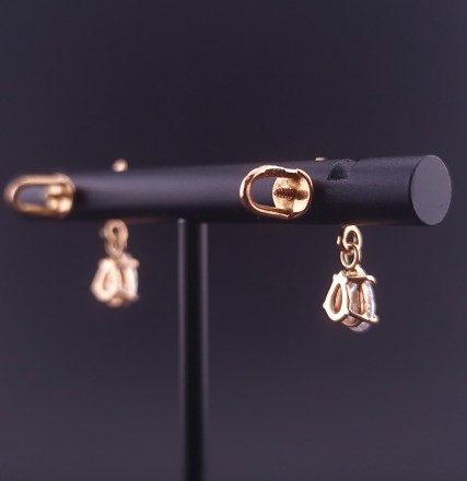 Gold earrings with zircons 