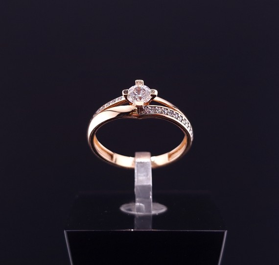 Gold ring with zircons