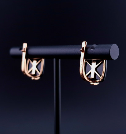 Gold earrings with colored stones