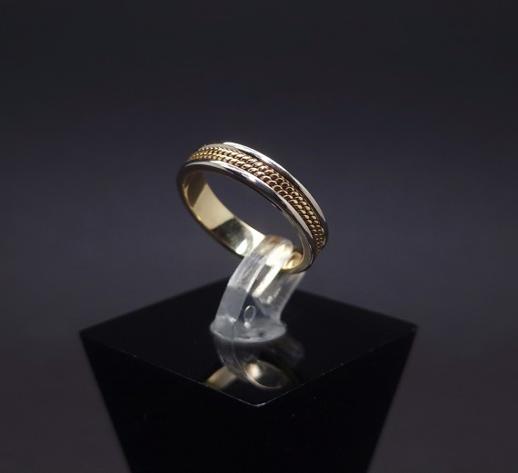 Gold wedding ring 