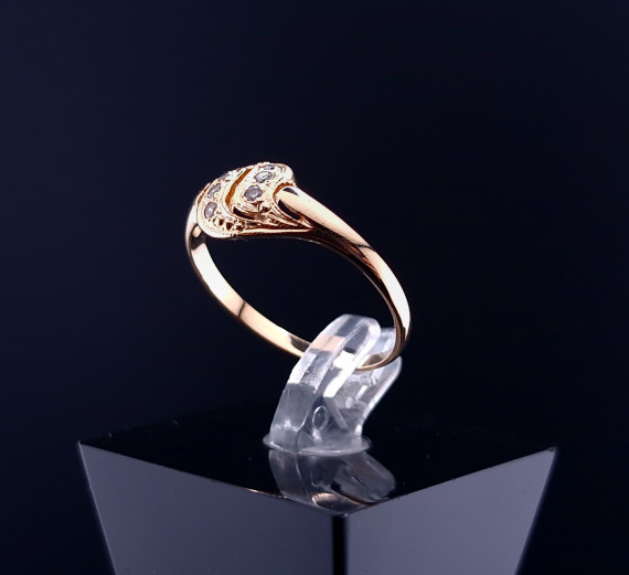 Gold ring with zircons