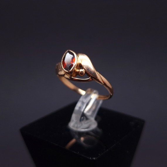 Gold ring with colored stone