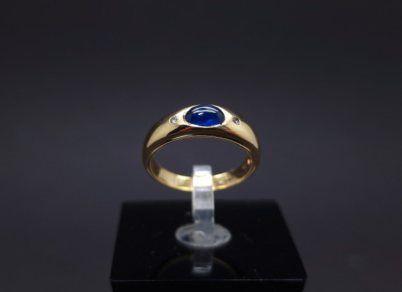 Gold ring with diamonds and colored stone