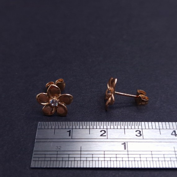 Gold earrings with zircons 