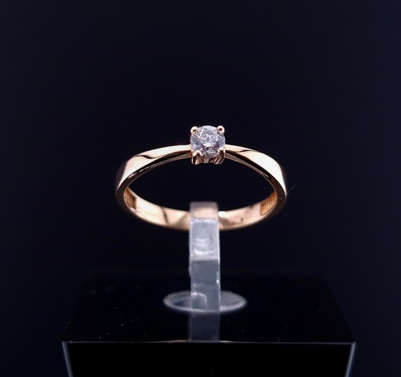Gold ring with zircon