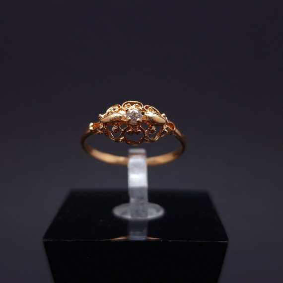 Gold ring with zircon