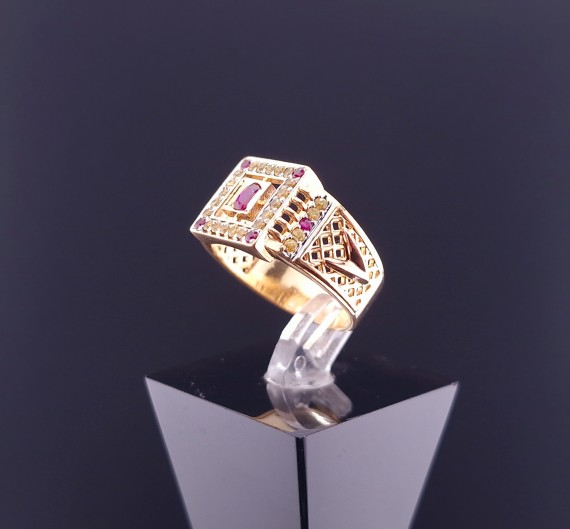 Gold ring with colored stones