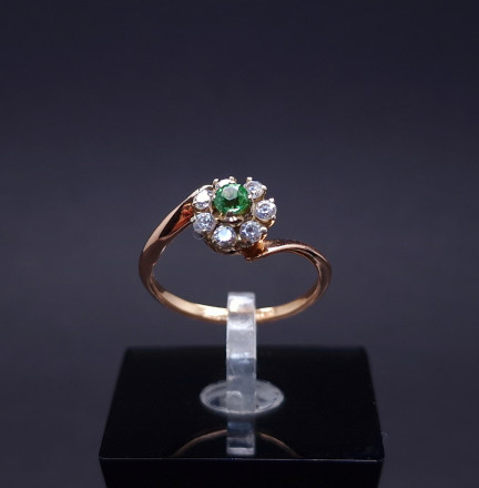 Gold ring with colored stones