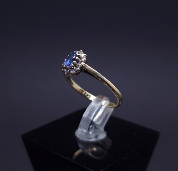 Gold ring with diamonds and stone