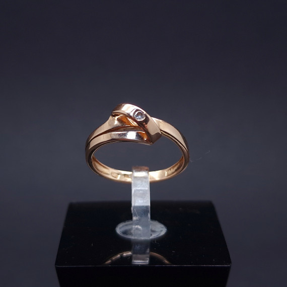 Gold ring with zircon