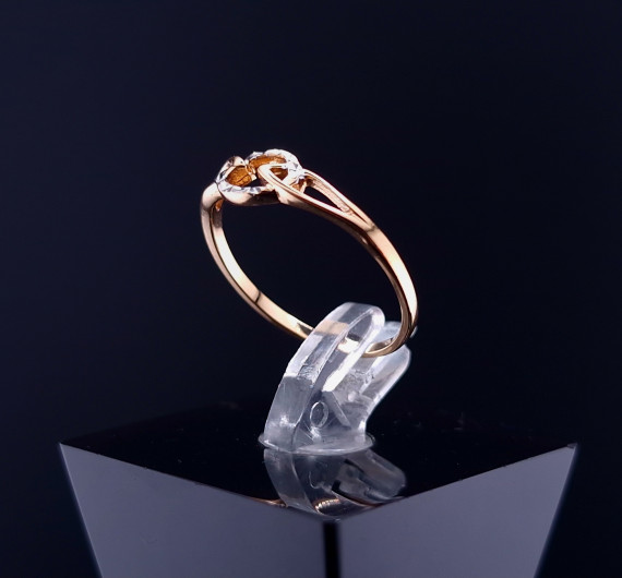 Gold ring 