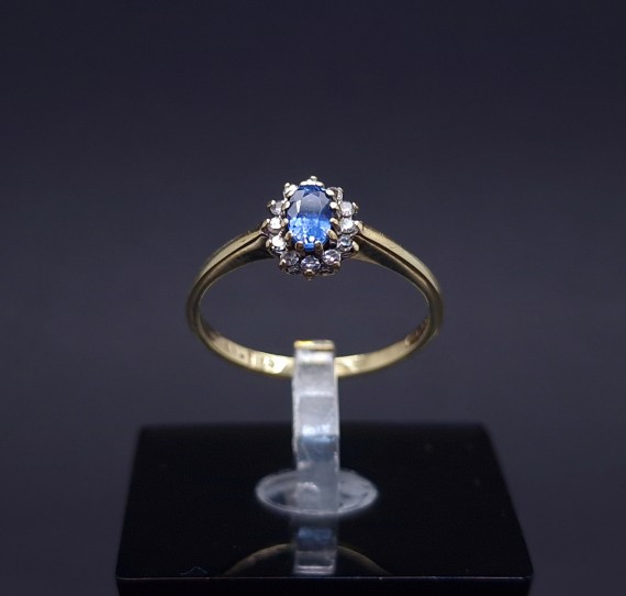 Gold ring with diamonds and stone