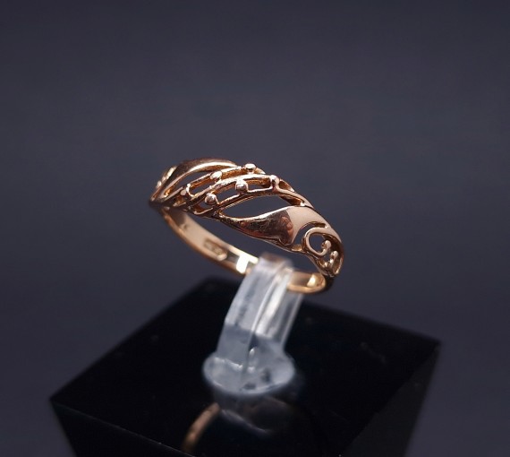 Gold ring 