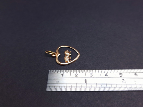 Gold pendant 