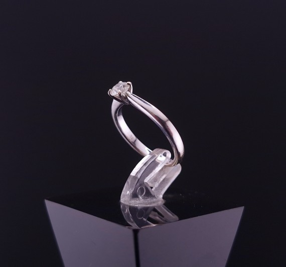 Kuldsõrmus teemantiga  0.31ct H/SI