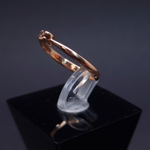 Gold ring with diamond