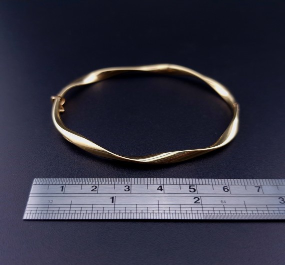 Gold bracelet 
