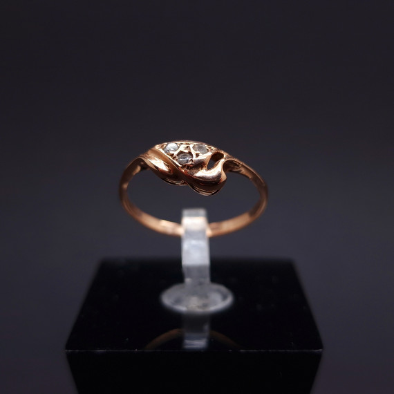 Gold ring with zircons