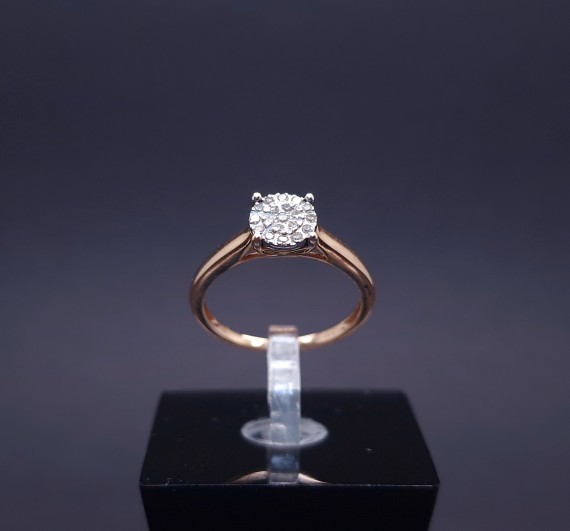 Gold ring with zircons