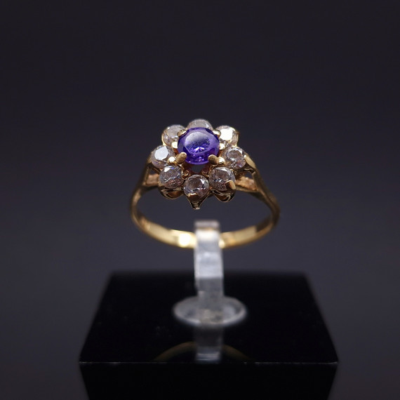 Gold ring with zircons