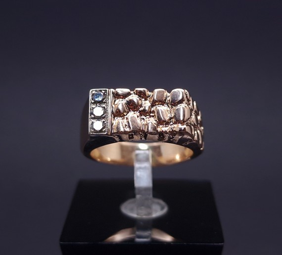 Men's gold ring with diamonds