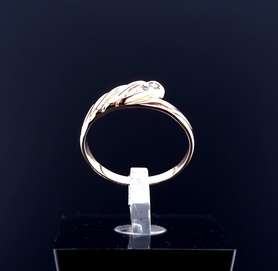 Gold ring with zircons