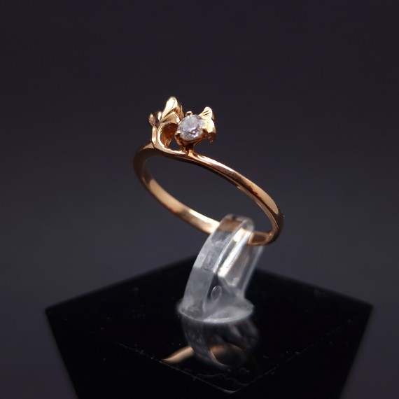 Gold ring with zircon