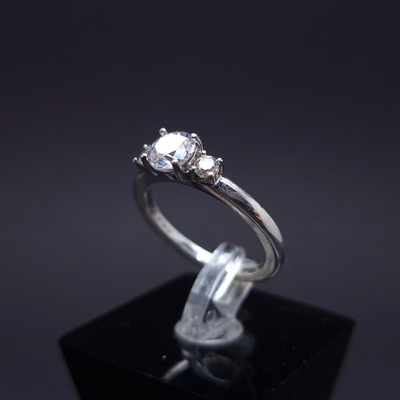 Silver ring with zircons