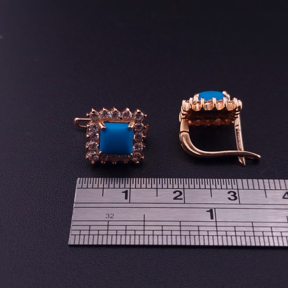 Gold earrings with colored stones