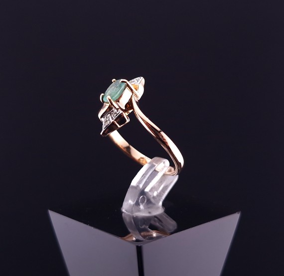 Gold ring with diamonds and emerald (NEW)