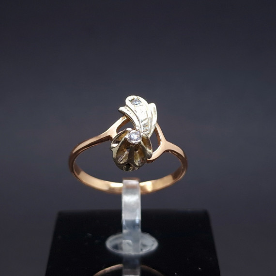 Gold ring 