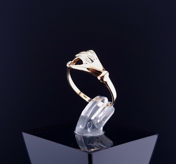 Gold ring with diamond