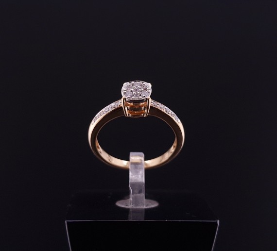 Gold ring with diamonds