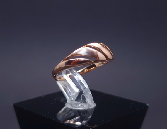 Gold ring 