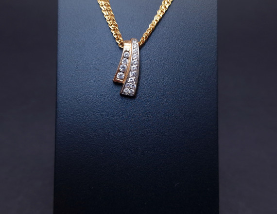 Gold pendant with zircons