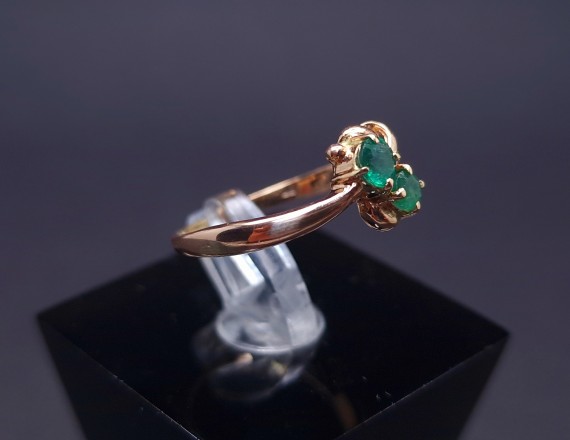 Gold ring with colored stones