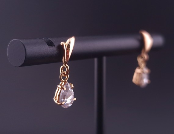 Gold earrings with zircons 