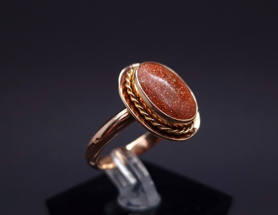 Gold ring with colored stone