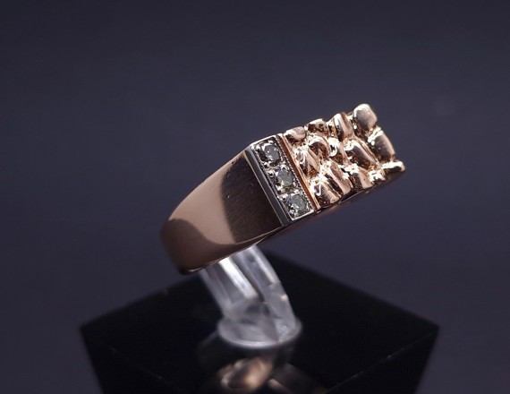 Men's gold ring with diamonds