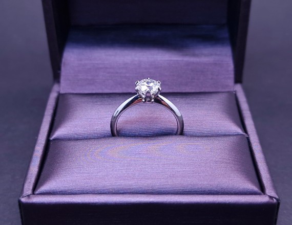 White gold ring with diamond  F/SI1   1.01ct