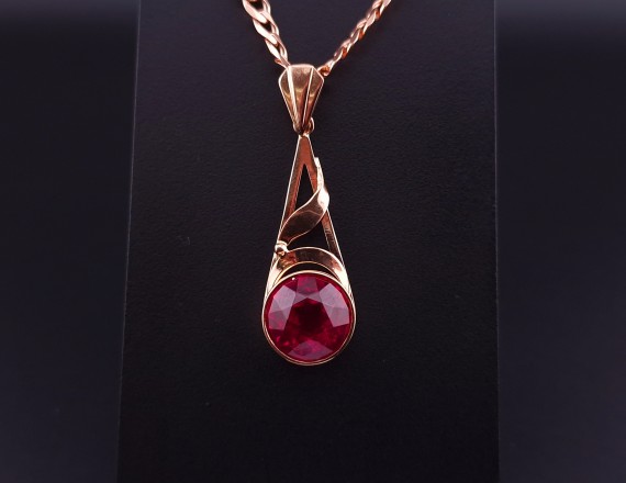 Vintage gold pendant with colored stone